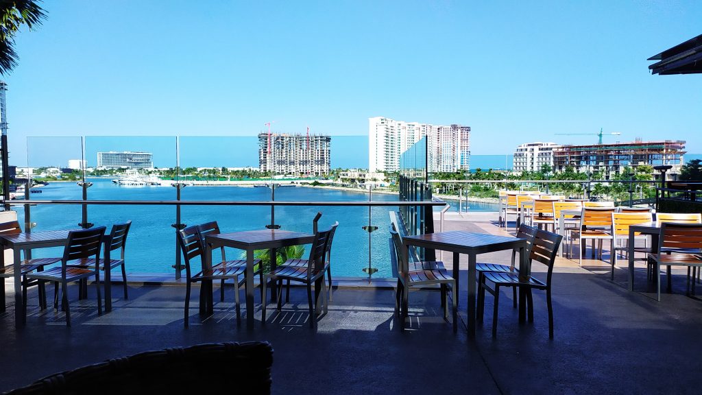 Im Hafenviertel entstehen moderne Wohnanlagen, Hochhäuser mit eigenen Yachthäfen, luxuriöse Appartments und Shopping-Malls. 