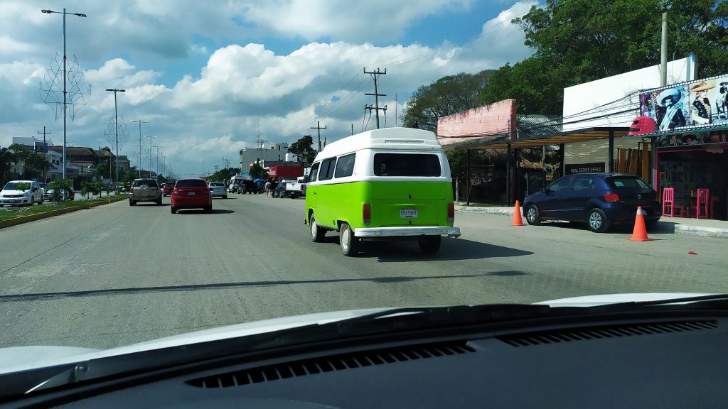 Cancún ist ein idealer Ausgangspunkt für Tagesausflüge. Ob du nach Playa del Carmen, Tulum oder weiter in die Ruinenstadt Coba möchtest – mit dem Mietwagen bist du flexibel unterwegs.